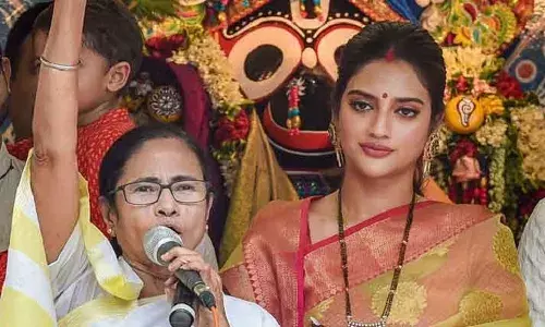 राम का नाम गले लगाके बोलें,ना कि गला दबाके,ममता के बाद नुसरत जहां ने ट्विटर पर निकाली भड़ास राम का नाम गले लगाके बोलें,ना कि गला दबाके,ममता के बाद नुसरत जहां ने ट्विटर पर निकाली भड़ास
