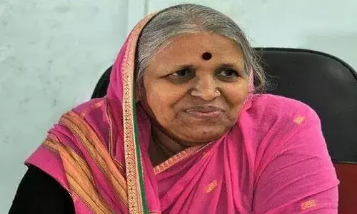 महाराष्ट्र की मदर टेरेसा सिंधुताई को मिला पद्मश्री,ट्रेन में मांगी थी भीख,श्मशान में खाई चिता की रोटी महाराष्ट्र की मदर टेरेसा सिंधुताई को मिला पद्मश्री,ट्रेन में मांगी थी भीख,श्मशान में खाई चिता की रोटी