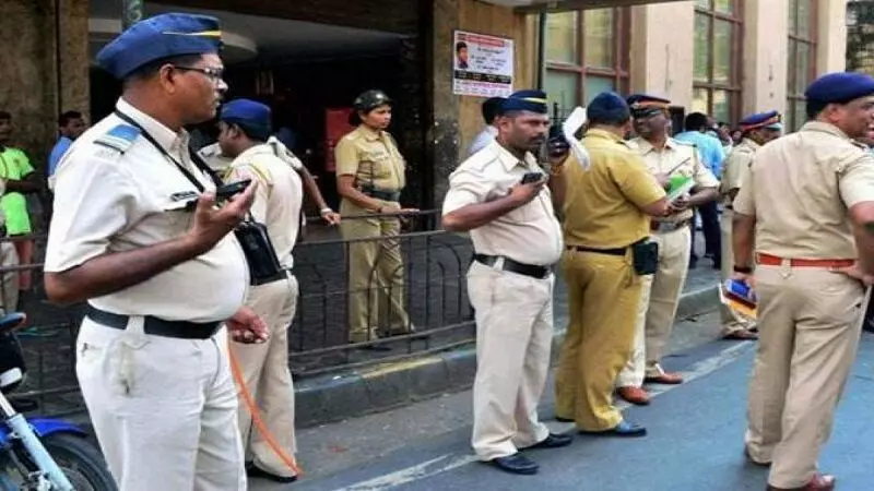 Maharashtra:महिला को देर रात तक पुलिस थाने में रखा.अब ये हुआ