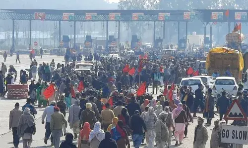 Kisan Chakka Jam Updates: सड़कों पर उतरे किसान,दिल्ली में चारों ओर फोर्स ही फोर्स Kisan Chakka Jam Updates: सड़कों पर उतरे किसान,दिल्ली में चारों ओर फोर्स ही फोर्स