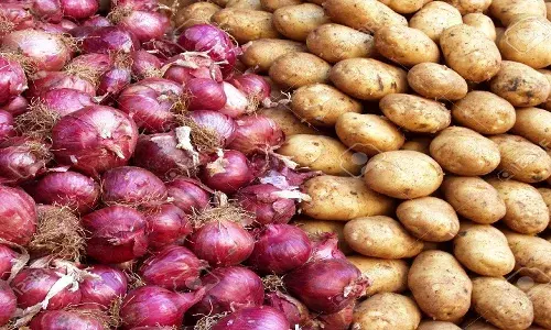 महंगाई मार गई...प्याज का भाव 50 के पार,आलू अपनी औकात पर