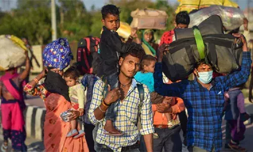 Lockdown में दिल्ली-मुंबई से पैदल गए थे अपने गांव,अब लौट रहे प्रवासी मजदूर,मिल रहा काम