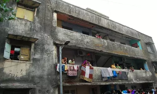 Mumbai:आधी सदी बीत गई पर चेंबूर के इन सफाई कर्मियों को नहीं मिला अब तक उनका आशियाना Mumbai:आधी सदी बीत गई पर चेंबूर के इन सफाई कर्मियों को नहीं मिला अब तक उनका आशियाना