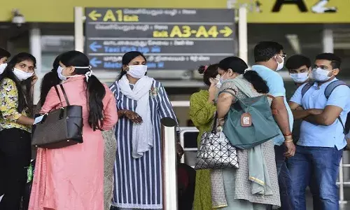 कोरोना अभी गया नहीं, होली पर कहें बुरा ना मानो कोविड है