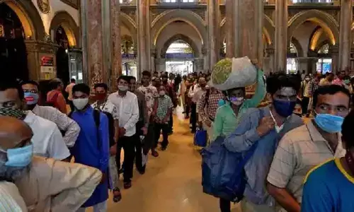 Mumbai:आखिर रेलवे ने इन स्टेशनों पर अचानक प्लेटफॉर्म टिकट 5 गुना महंगा क्यों किया? Mumbai:आखिर रेलवे ने इन स्टेशनों पर अचानक प्लेटफॉर्म टिकट 5 गुना महंगा क्यों किया?