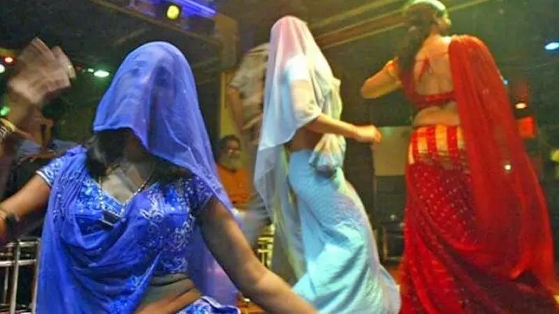 Mumbai:डांस बार होंगे बंद,विधान परिषद में गृह मंत्री की घोषणा