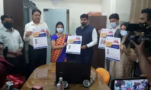 सांसद राहुल शेवाले ने शुरू की कोविड ट्रैकर्स हेल्पलाइन सांसद राहुल शेवाले ने शुरू की कोविड ट्रैकर्स हेल्पलाइन