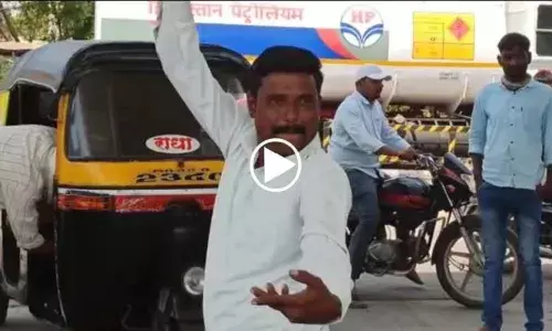 Baba Kamble Dance: बारामती के रिक्षाचालक का Video वायरल