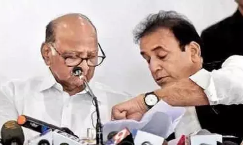 खतरे में अनिल देशमुख की कुर्सी, दिल्ली में शरद पवार से की मुलाकात खतरे में अनिल देशमुख की कुर्सी, दिल्ली में शरद पवार से की मुलाकात
