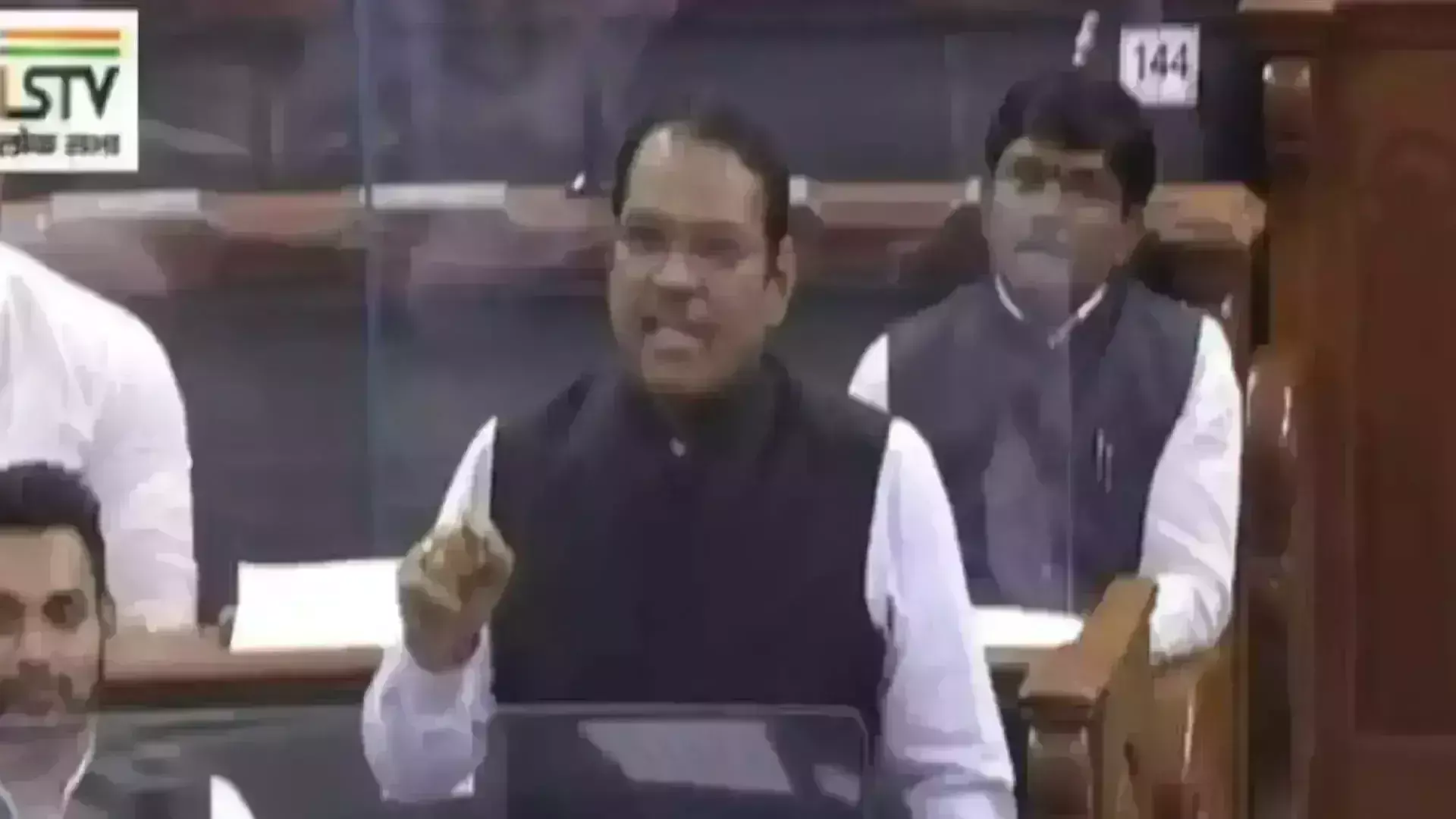 संसद में आखिर सिर्फ जियो का नेटवर्क ही चलता है क्यों?