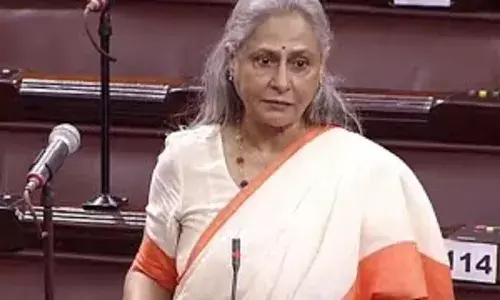 शर्म आती है कि मैला ढोने वालों या उनकी मौत पर सदन में करनी पड़ रही है चर्चा,जया बच्चन का अटैक शर्म आती है कि मैला ढोने वालों या उनकी मौत पर सदन में करनी पड़ रही है चर्चा,जया बच्चन का अटैक