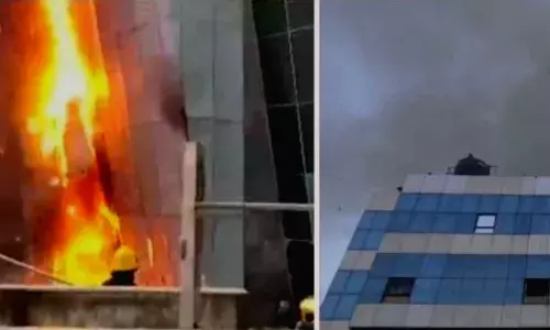 भांडुप के ड्रीम मॉल के कोविड अस्पताल मे लगी आग से १० की मौत , मुख्यमंत्री ने घटनास्थल का जायजा लिया भांडुप के ड्रीम मॉल के कोविड अस्पताल मे लगी आग से १० की मौत , मुख्यमंत्री ने घटनास्थल का जायजा लिया