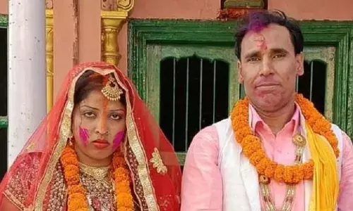 UP: हाथी सिंह ने तोड़ा आजीवन ब्रह्मचर्य का प्रण,पंचायत चुनाव के लिए रचाई शादी,पत्नी बनी प्रत्याशी UP: हाथी सिंह ने तोड़ा आजीवन ब्रह्मचर्य का प्रण,पंचायत चुनाव के लिए रचाई शादी,पत्नी बनी प्रत्याशी