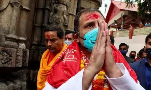 गले में माला,सिर पर टीका,कंधे पर चुनरी,पूजा के बाद राहुल बोले-हम बीजेपी वालों की तरह नहीं