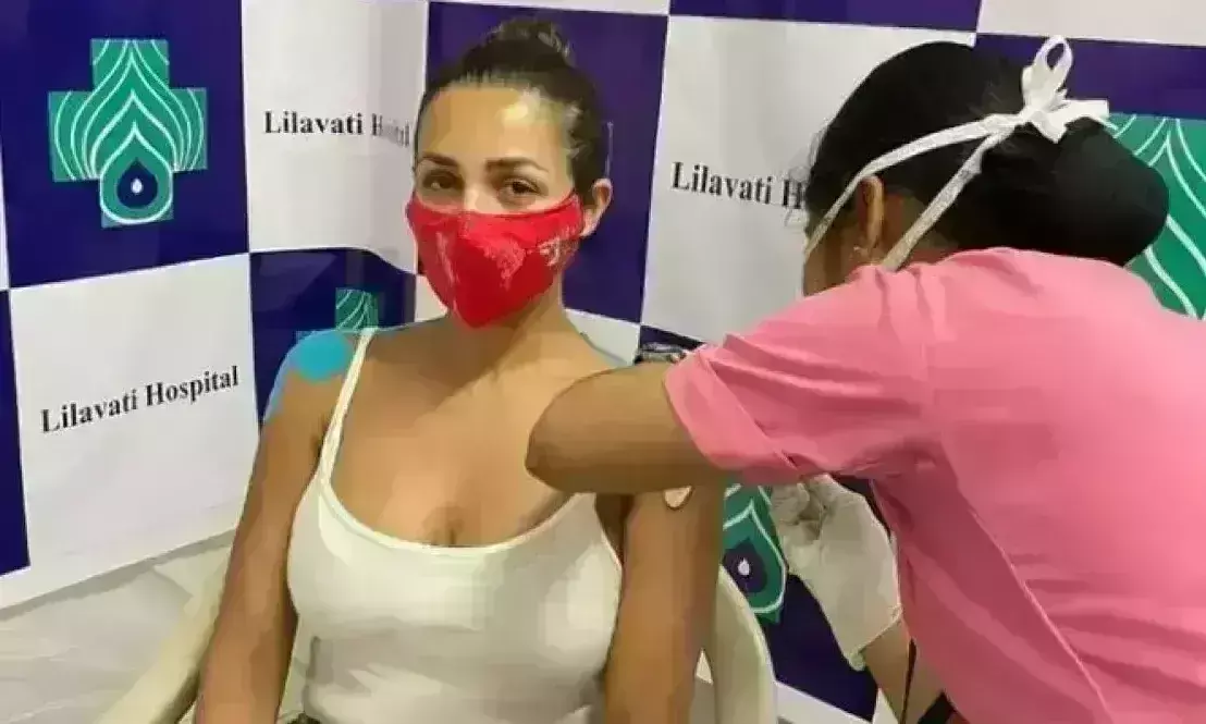बॉलीवुड एक्ट्रेस मलाइका अरोड़ा ने ली कोविड वैक्सीन की पहली डोज
