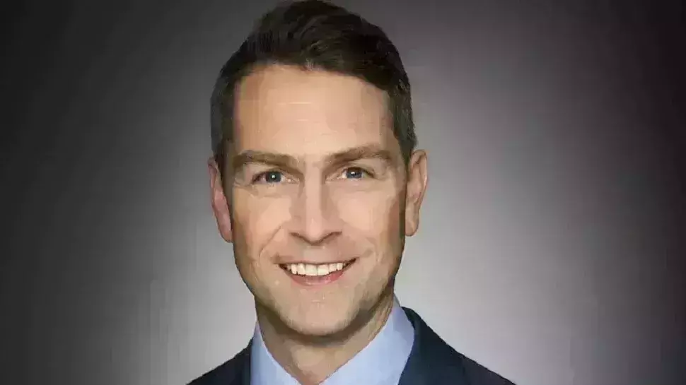 विडिओ कॉन्फ्रेंस ने न्यूड दिखे सांसद , बाद मे माफी मांगी