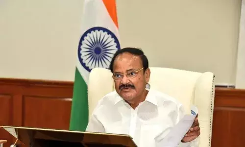 Twitter ने उपराष्ट्रपति Venkaiah Naidu के पर्सनल अकाउंट से पहले Blue Tick हटाया, विवाद बढ़ने पर फिर से लगाया , आखिर क्या थी वजह Twitter ने उपराष्ट्रपति Venkaiah Naidu के पर्सनल अकाउंट से पहले Blue Tick हटाया, विवाद बढ़ने पर फिर से लगाया , आखिर क्या थी वजह