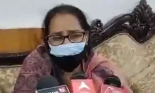 फोन पर लंबी बात कर लड़कों के साथ भाग जाती हैं लड़कियां,UP महिला आयोग अध्यक्ष का बेतुका बयान फोन पर लंबी बात कर लड़कों के साथ भाग जाती हैं लड़कियां,UP महिला आयोग अध्यक्ष का बेतुका बयान