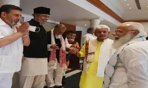 कश्मीरी नेताओं के साथ प्रधानमंत्री की बैठक में महबूबा ने कहा पाकिस्तान से हो बात, 370 पर नहीं हुई कोई चर्चा कश्मीरी नेताओं के साथ प्रधानमंत्री की बैठक में महबूबा ने कहा पाकिस्तान से हो बात, 370 पर नहीं हुई कोई चर्चा