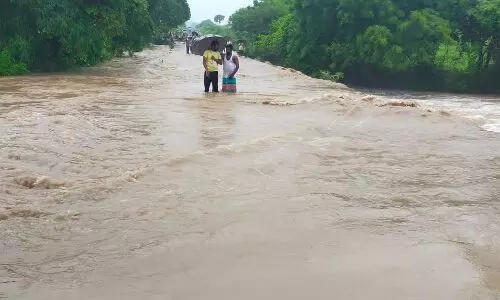 अहमदनगर शहर समेत जिले में मूसलाधार बारिश नगर-कल्याण मार्ग पर यातायात बंद