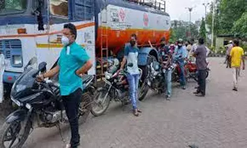 सोलापुर में सुशील और सुशील कुमार नामक व्यक्तीओं कों 501 रुपये का मुफ्त पेट्रोल सोलापुर में सुशील और सुशील कुमार नामक व्यक्तीओं कों 501 रुपये का मुफ्त पेट्रोल
