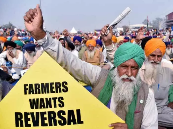 किसानों का आंदोलन सिंघू सीमा खाली करो: स्थानीय लोगों की मांग पर सुप्रीम कोर्ट ने कहा हाईकोर्ट जाऐ.