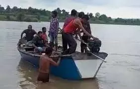 वर्धा नदी में नाव पलटने से 11 लोगों की मौत