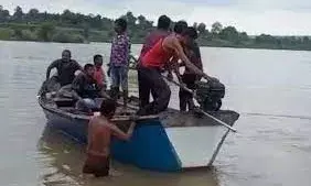 वर्धा नदी में नाव पलटने से 11 लोगों की मौत