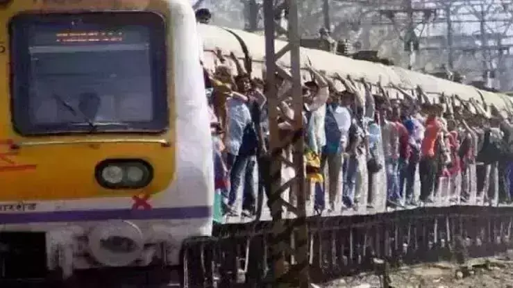 18 साल से कम उम्र के बच्चों को मुंबई लोकल ट्रेन में यात्रा करने की दी गयी अनुमति