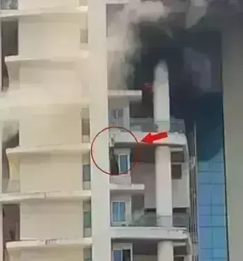 मुंबई में 60 मंजिला इमारत में लगी आग