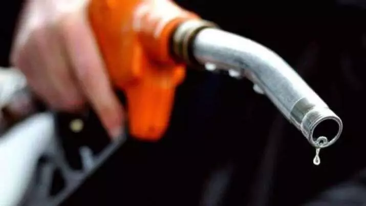 Petrol Diesel Price : दिवाली के मौके पर मोदी सरकार का बड़ा गिफ्ट, पेट्रोल - डीजल की कीमतों में भारी कटौती, इन राज्यों में हुआ सस्ता