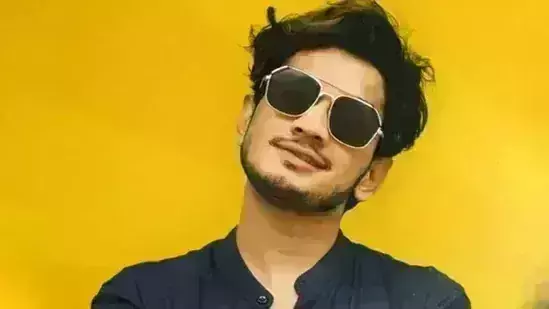 जाने कौन है मुनव्वर फारुकी ? जिसने कहा नफ़रत जीत गई, आर्टिस्ट हार गया जाने कौन है मुनव्वर फारुकी ? जिसने कहा नफ़रत जीत गई, आर्टिस्ट हार गया