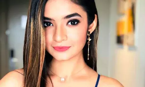 अभिनेत्री अनुष्का सेन ने की बोल्डनेस की सारी हदे पार, बाथरूम से शेयर की तस्वीरें अभिनेत्री अनुष्का सेन ने की बोल्डनेस की सारी हदे पार, बाथरूम से शेयर की तस्वीरें