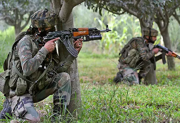 Jammu Kashmir Encounter: घाटी में सेना का ऑपरेशन ऑल आउट जारी, एक आतंकी ढेर