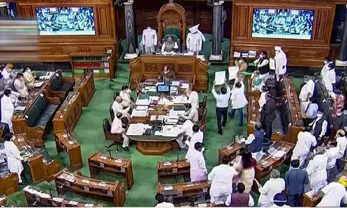 Aadhaar Card Voter Card: निर्वाचन विधि (संसोधन) विधेयक को मिली मंजूरी, अब आधार होगा वोटर का आधार Aadhaar Card Voter Card: निर्वाचन विधि (संसोधन) विधेयक को मिली मंजूरी, अब आधार होगा वोटर का आधार