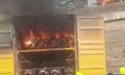 इलेक्ट्रिक स्कूटर में लगी अब तक की सबसे बड़ी आग, जली 20 इलेक्ट्रिक स्कूटर