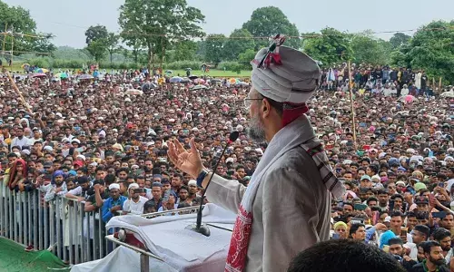 रांची एयरपोर्ट पर ओवैसी के स्वागत में उनके जिंदाबाद के बाद समर्थक ने लगा दिया पाकिस्तान जिंदाबाद का नारा, देखें वीडियो हुआ वायरल!!