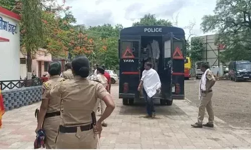 महाराष्ट्र अग्निपथ विरोधी मोर्चे में शामिल युवकों पर जमकर पुलिस ने भाजी लाठी, कुछ घायल तो कुछ पुलिस हिरासत में महाराष्ट्र अग्निपथ विरोधी मोर्चे में शामिल युवकों पर जमकर पुलिस ने भाजी लाठी, कुछ घायल तो कुछ पुलिस हिरासत में