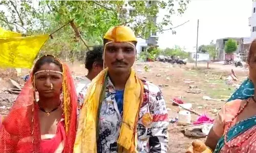 रहने को घर नहीं सोने को बिस्तर, चट मंगनी पट शादी, भावविभोर करने वाली एक गरीब वर वधु की साधारण