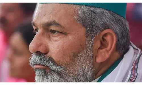 अब फिर सड़क से संसद तक विरोध करने पर आमादा हुए किसान नेता राकेश टिकैत. किसान विरोधी बिल के बाद अग्निपथ पर विरोध प्रदर्शन अब फिर सड़क से संसद तक विरोध करने पर आमादा हुए किसान नेता राकेश टिकैत. किसान विरोधी बिल के बाद अग्निपथ पर विरोध प्रदर्शन