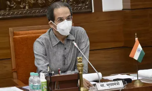 वर्षा छोड़कर मातोश्री की ओर चले मुख्यमंत्री उद्धव ठाकरे!! वर्षा छोड़कर मातोश्री की ओर चले मुख्यमंत्री उद्धव ठाकरे!!