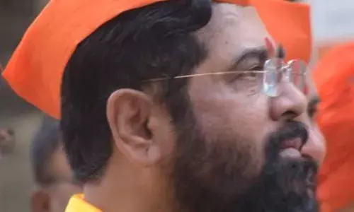 शिंदे का दावा है कि वह शिवसेना के 40 और निर्दलीय मिलाकर 50 से अधिक विधायकों का है समर्थन शिंदे का दावा है कि वह शिवसेना के 40 और निर्दलीय मिलाकर 50 से अधिक विधायकों का है समर्थन