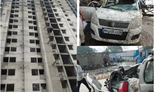 तलोजा में शिर्के कॉलोनी में निर्माण कार्य का सामान ढोने वाली ट्राली लिफ्ट गिरने से चार मजदूरों की मौत तलोजा में शिर्के कॉलोनी में निर्माण कार्य का सामान ढोने वाली ट्राली लिफ्ट गिरने से चार मजदूरों की मौत