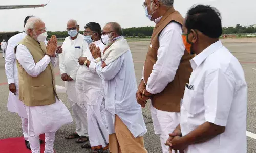 हैदराबाद में मोदी के स्वागत के लिए भेजा एक मंत्री, खुद नहीं गए मुख्यमंत्री केसीआर हैदराबाद में मोदी के स्वागत के लिए भेजा एक मंत्री, खुद नहीं गए मुख्यमंत्री केसीआर