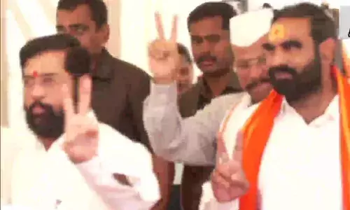 फ्लोर टेस्ट पहले शिवसेना को एक और झटका,  विधायक संतोष बांगर एकनाथ शिंदे गुट में शामिल