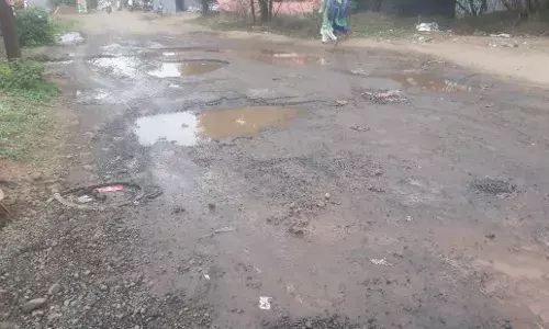 क्या हाईवे.. क्या गटर.. स्टूडेंट्स के लिए इट्स नॉट ओके..! क्या हाईवे.. क्या गटर.. स्टूडेंट्स के लिए इट्स नॉट ओके..!