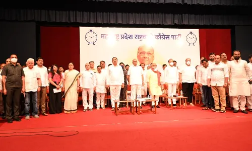 कई राज्यों को बर्खास्त करने का प्रयास किया जा रहा है, तो देर-सबेर यह सत्ता को जनता बर्खास्त किए बिना नहीं रहेगी - शरद पवार कई राज्यों को बर्खास्त करने का प्रयास किया जा रहा है, तो देर-सबेर यह सत्ता को जनता बर्खास्त किए बिना नहीं रहेगी - शरद पवार