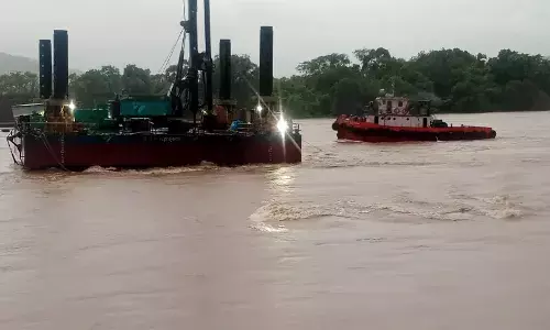 वैतरणा नदी के बीच फंसे 10 वर्करों को 13 घंटे चले रेस्क्यू ऑपरेशन के बाद, एनडीआरएफ ने सुरक्षित बाहर निकाला वैतरणा नदी के बीच फंसे 10 वर्करों को 13 घंटे चले रेस्क्यू ऑपरेशन के बाद, एनडीआरएफ ने सुरक्षित बाहर निकाला