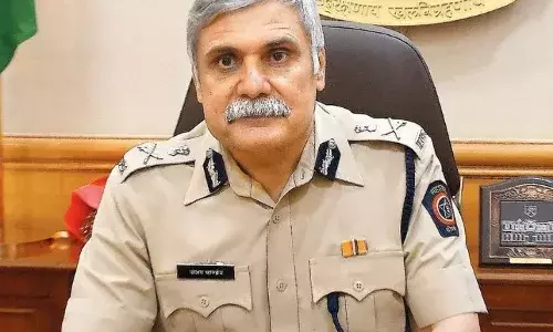 अवैध फोन टैपिंग मामला: लंबी पूछताछ के बाद ED ने मुंबई के पूर्व पुलिस कमिश्नर संजय पांडेय को गिरफ्तार किया। अवैध फोन टैपिंग मामला: लंबी पूछताछ के बाद ED ने मुंबई के पूर्व पुलिस कमिश्नर संजय पांडेय को गिरफ्तार किया।