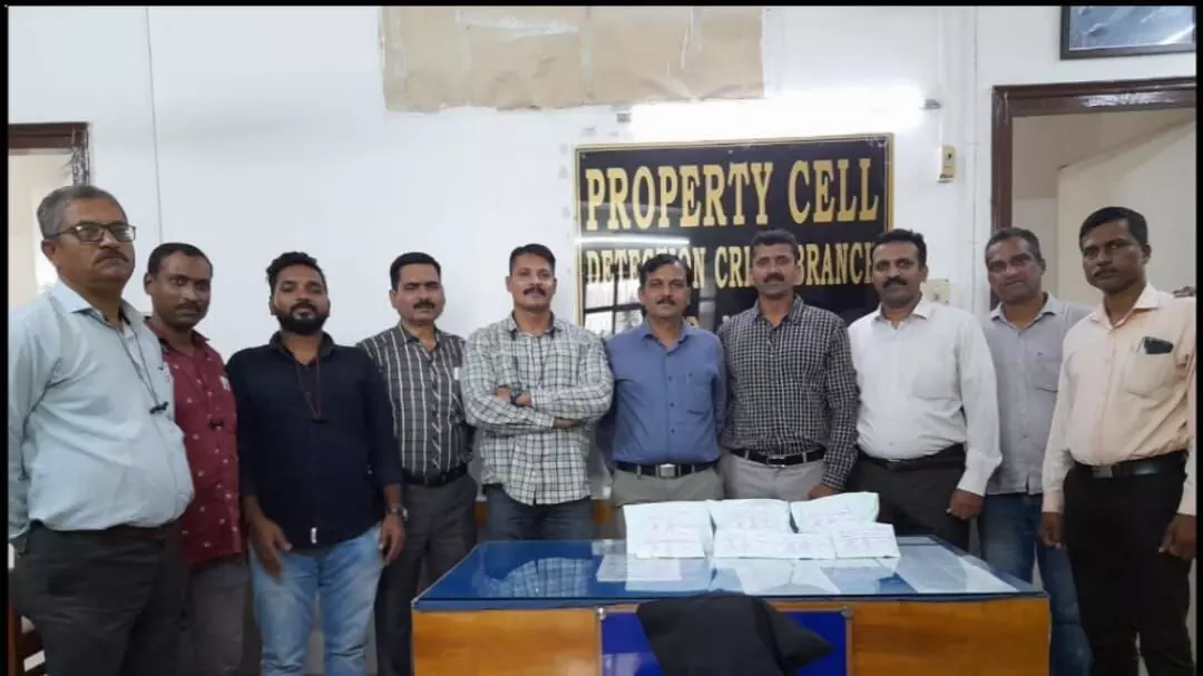 मुंबई क्राइम ब्रांच की प्रॉपर्टी सेल ने 25 साल के शख़्स को ढाई करोड़ रुपए के व्हेल की उल्टी के साथ किया गिरफ्तार
